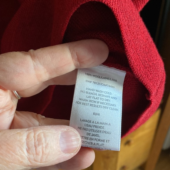 Eileen Fisher red sleeveless wool shell. - Picture 3 of 7